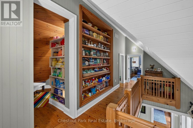 1018 PINE RIDGE ROAD, Muskoka Lakes (Wood (Muskoka Lakes)), Ontario, P0C1A0