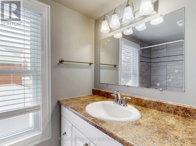 690 8TH STREET E, Owen Sound, Ontario, N4K1L8