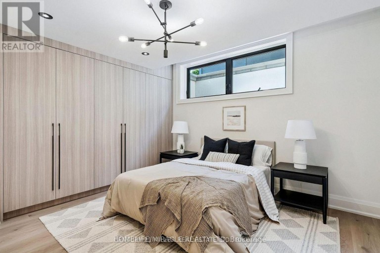 517 STAFFORD DRIVE, Oakville (WO West), Ontario, L6L4M4