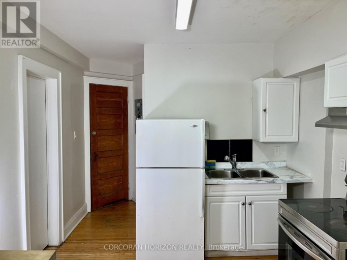 3 - 2257 DUNDAS STREET W, Toronto (Roncesvalles), Ontario, M6R1X6