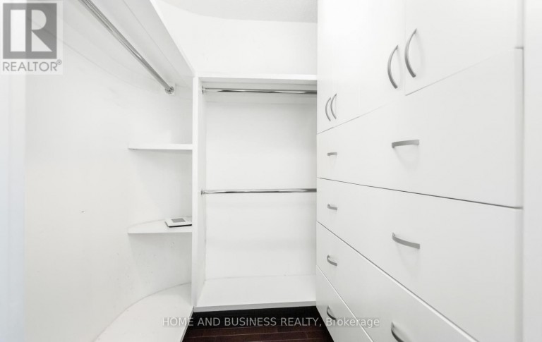1755 BIRCHWOOD DRIVE, Mississauga (Clarkson), Ontario, L5J1T7