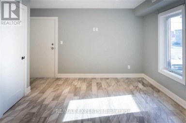 UPPER - 2 HYDE AVENUE Toronto (Keelesdale-Eglinton West) Ontario photo 5