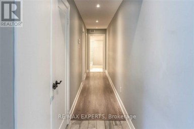 UPPER - 2 HYDE AVENUE Toronto (Keelesdale-Eglinton West) Ontario photo 6