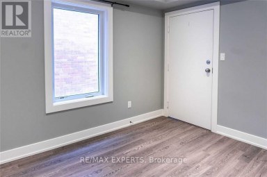 UPPER - 2 HYDE AVENUE Toronto (Keelesdale-Eglinton West) Ontario photo 7