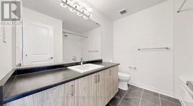 UPPER UNIT - 96 FIELDFARE ROAD Brampton (Northwest Brampton) Ontario photo 2