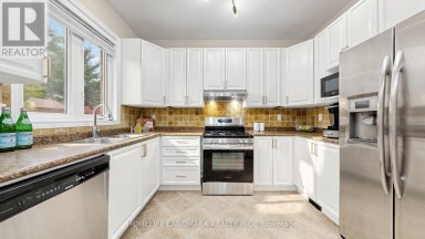 129 BEARE TRAIL Newmarket (Woodland Hill) Ontario photo 12