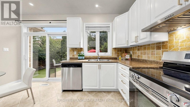 129 BEARE TRAIL, Newmarket (Woodland Hill), Ontario, L3X3B6