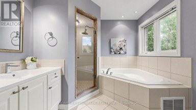 129 BEARE TRAIL Newmarket (Woodland Hill) Ontario photo 28