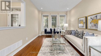 129 BEARE TRAIL Newmarket (Woodland Hill) Ontario photo 3