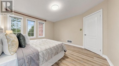 129 BEARE TRAIL Newmarket (Woodland Hill) Ontario photo 31