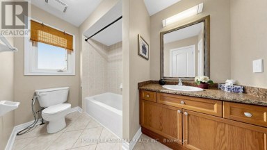 129 BEARE TRAIL Newmarket (Woodland Hill) Ontario photo 36