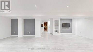 129 BEARE TRAIL Newmarket (Woodland Hill) Ontario photo 39