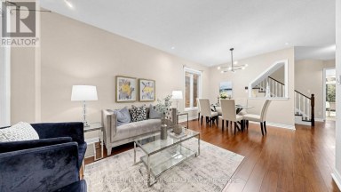 129 BEARE TRAIL Newmarket (Woodland Hill) Ontario photo 4