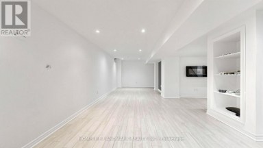 129 BEARE TRAIL Newmarket (Woodland Hill) Ontario photo 41