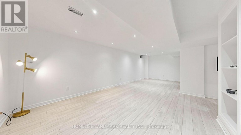 129 BEARE TRAIL, Newmarket (Woodland Hill), Ontario, L3X3B6
