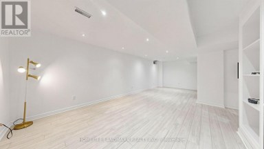 129 BEARE TRAIL Newmarket (Woodland Hill) Ontario photo 42