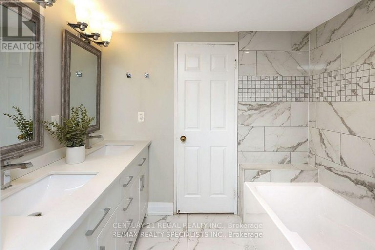 704 - 2155 BURNHAMTHORPE ROAD W, Mississauga (Erin Mills), Ontario, L5L5P4