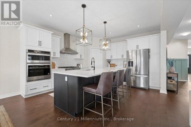 1 SPENCER STREET Collingwood Ontario photo 17