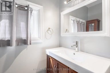 277 GLOUCESTER STREET Midland Ontario photo 13
