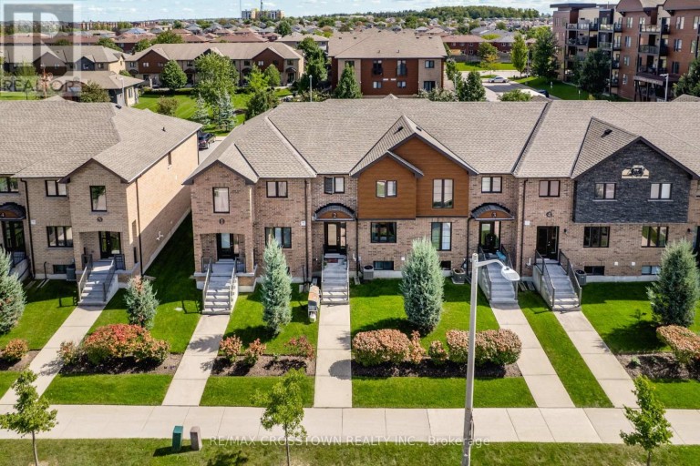 2 - 43 MADELAINE DRIVE, Barrie (Painswick South), Ontario, L9J0G8