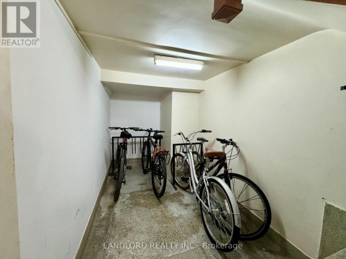 11 - 2696 LAKE SHORE BOULEVARD W, Toronto (Mimico), Ontario, M8V1G8