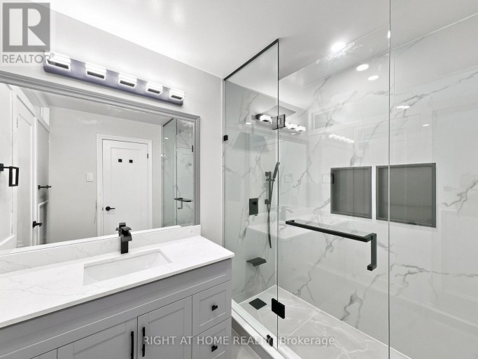 1530 PORTSMOUTH PLACE, Mississauga (East Credit), Ontario, L5M7W1