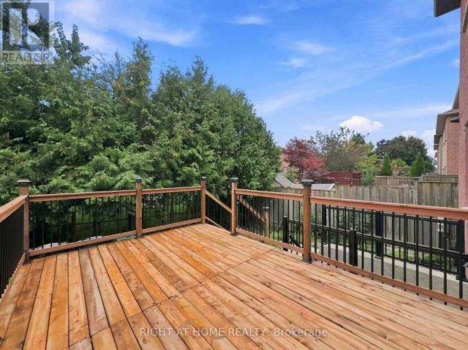 1530 PORTSMOUTH PLACE, Mississauga (East Credit), Ontario, L5M7W1