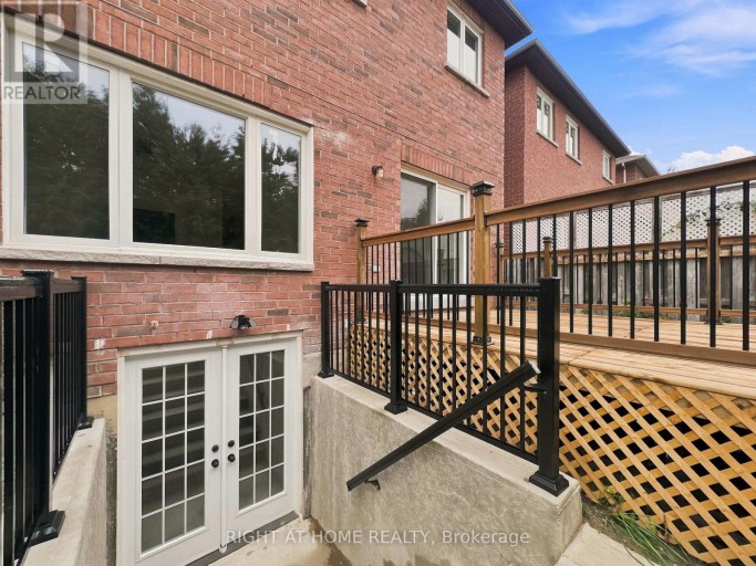 1530 PORTSMOUTH PLACE, Mississauga (East Credit), Ontario, L5M7W1