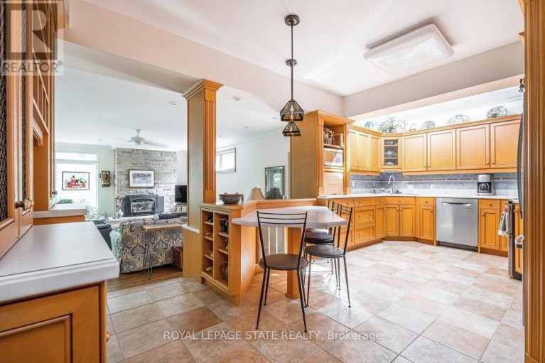 18 FORSYTH AVENUE N, Hamilton (Westdale), Ontario, L8S4E1