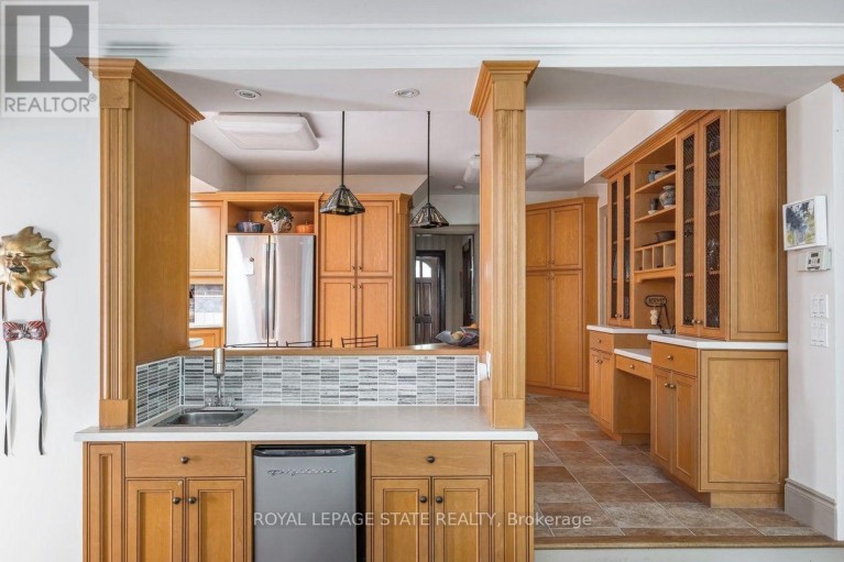 18 FORSYTH AVENUE N, Hamilton (Westdale), Ontario, L8S4E1