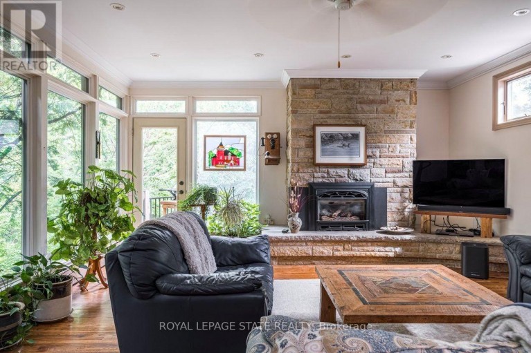 18 FORSYTH AVENUE N, Hamilton (Westdale), Ontario, L8S4E1