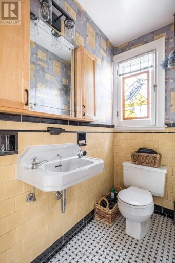 18 FORSYTH AVENUE N, Hamilton (Westdale), Ontario, L8S4E1