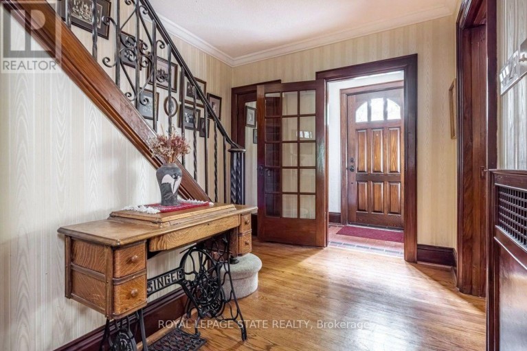 18 FORSYTH AVENUE N, Hamilton (Westdale), Ontario, L8S4E1