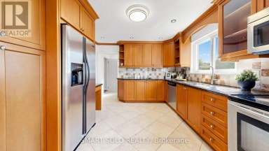 210 SHAUGHNESSY BOULEVARD Toronto (Don Valley Village) Ontario photo 7