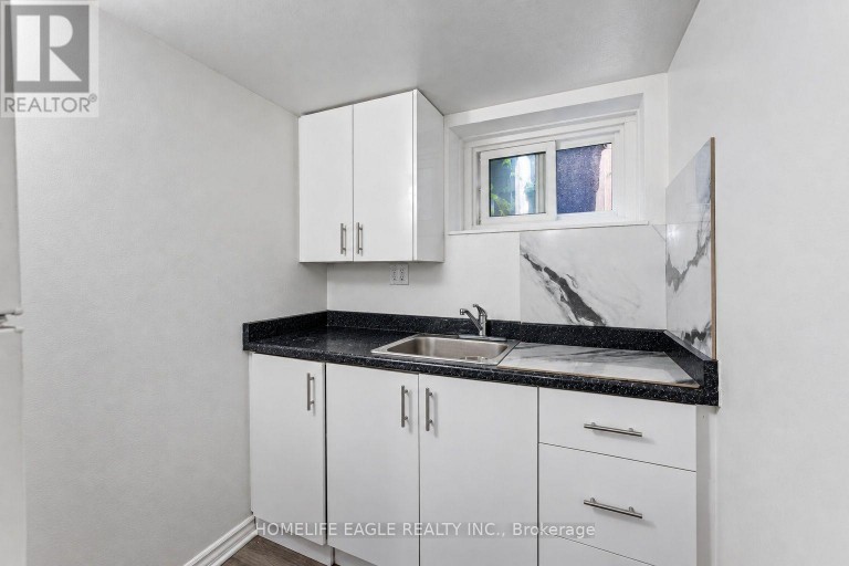169 PENN AVENUE, Newmarket (Bristol-London), Ontario, L3Y2S3