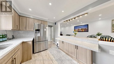 95 SNOWOOD COURT Toronto (Glenfield-Jane Heights) Ontario photo 2