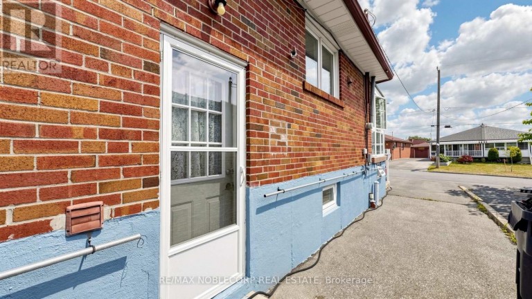 95 SNOWOOD COURT, Toronto (Glenfield-Jane Heights), Ontario, M3N1E7