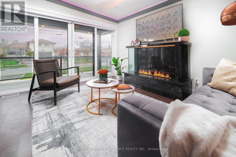 UPPER - 37 BENTWORTH AVENUE, Toronto (Yorkdale-Glen Park), Ontario, M6A1P1