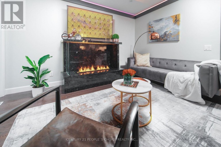 UPPER - 37 BENTWORTH AVENUE, Toronto (Yorkdale-Glen Park), Ontario, M6A1P1