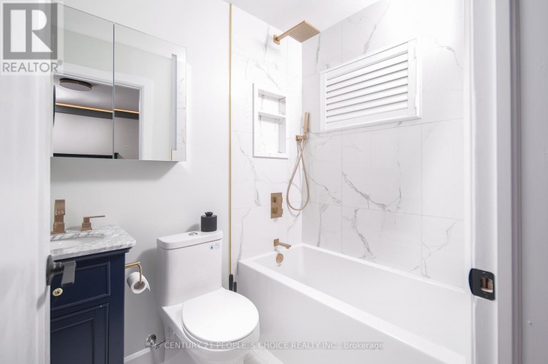 UPPER - 37 BENTWORTH AVENUE, Toronto (Yorkdale-Glen Park), Ontario, M6A1P1