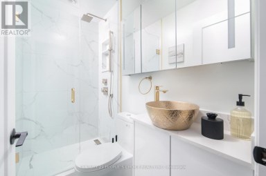 UPPER - 37 BENTWORTH AVENUE Toronto (Yorkdale-Glen Park) Ontario photo 17