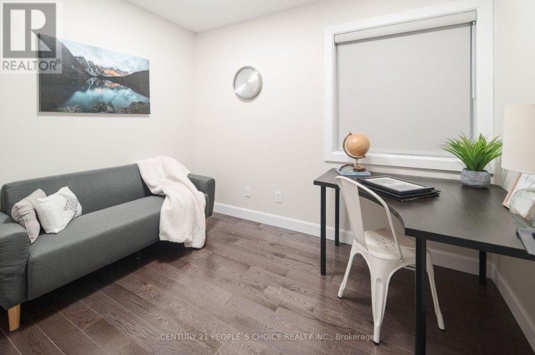 UPPER - 37 BENTWORTH AVENUE, Toronto (Yorkdale-Glen Park), Ontario, M6A1P1