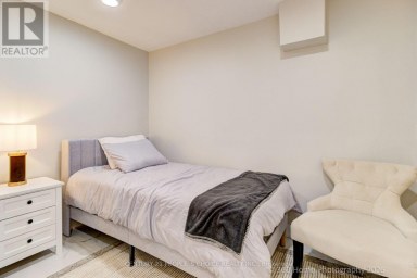 UPPER - 37 BENTWORTH AVENUE Toronto (Yorkdale-Glen Park) Ontario photo 29
