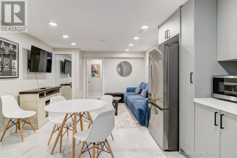 UPPER - 37 BENTWORTH AVENUE, Toronto (Yorkdale-Glen Park), Ontario, M6A1P1