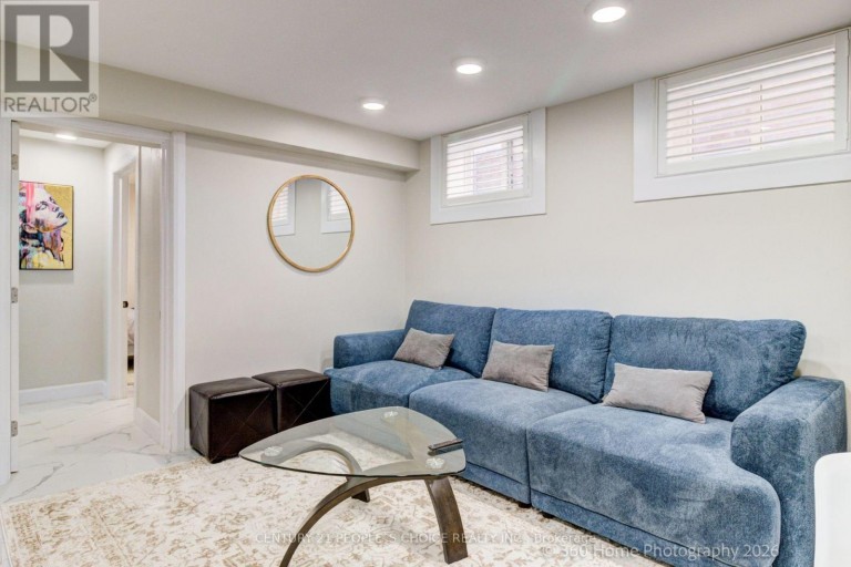 UPPER - 37 BENTWORTH AVENUE, Toronto (Yorkdale-Glen Park), Ontario, M6A1P1