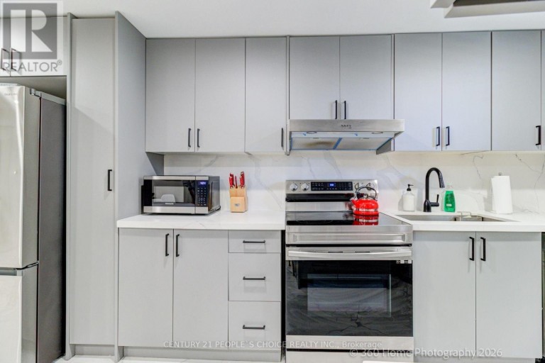 UPPER - 37 BENTWORTH AVENUE, Toronto (Yorkdale-Glen Park), Ontario, M6A1P1