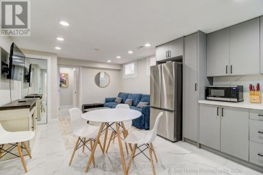 UPPER - 37 BENTWORTH AVENUE Toronto (Yorkdale-Glen Park) Ontario photo 41