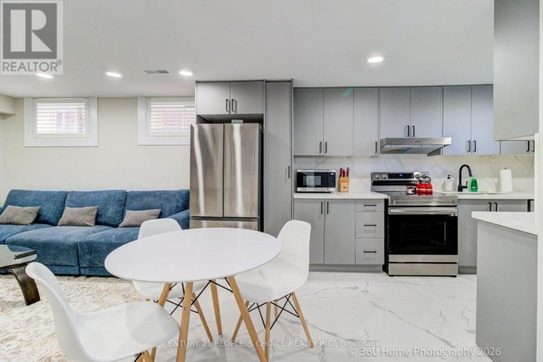 UPPER - 37 BENTWORTH AVENUE, Toronto (Yorkdale-Glen Park), Ontario, M6A1P1