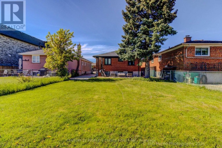UPPER - 37 BENTWORTH AVENUE, Toronto (Yorkdale-Glen Park), Ontario, M6A1P1