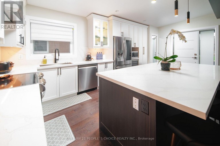 UPPER - 37 BENTWORTH AVENUE, Toronto (Yorkdale-Glen Park), Ontario, M6A1P1